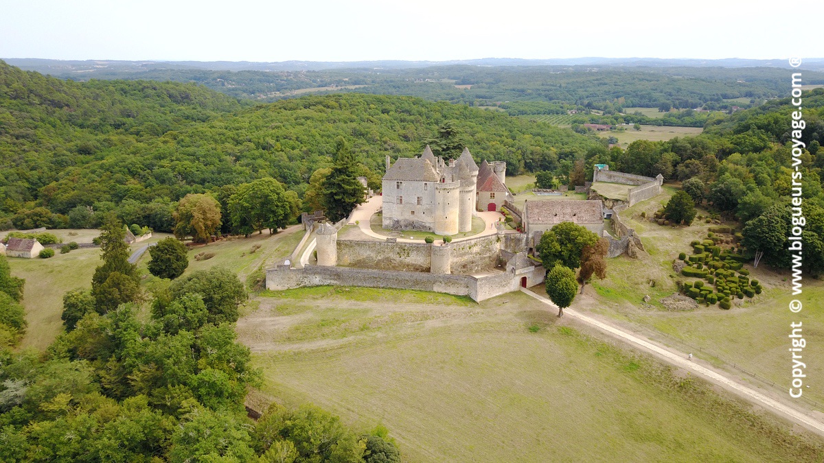 Château de Fenelon dans le Périgord en Dordogne