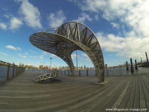 Ponton sur l'East River à Brooklyn