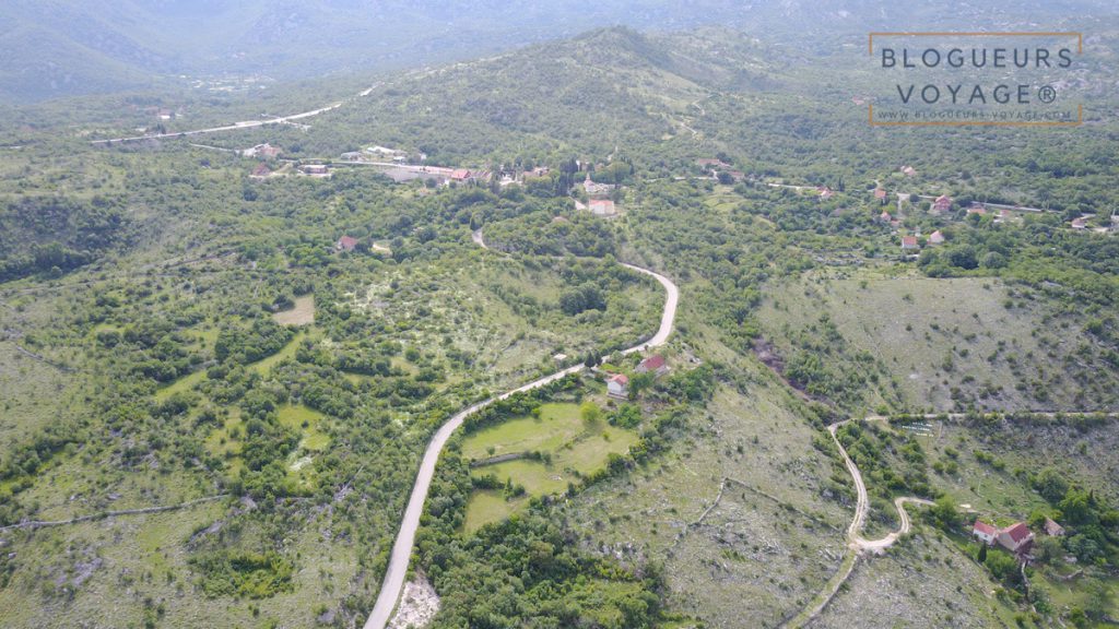 Vallee-monastere-ostrog