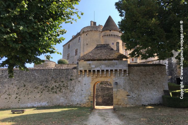 Château de Fenelon dans le Périgord en Dordogne