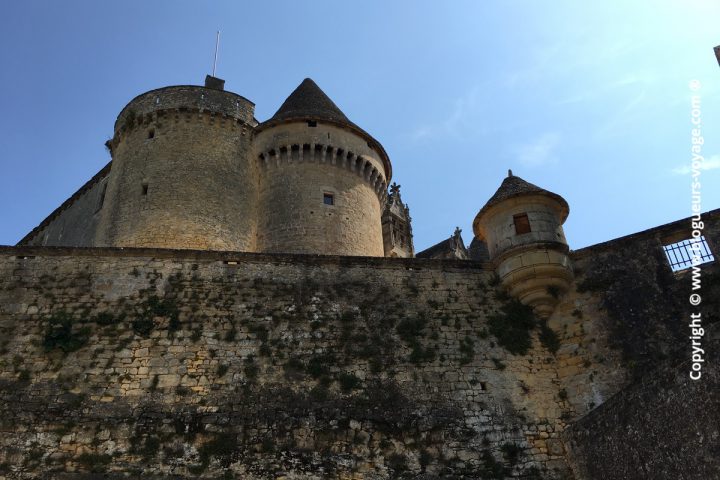 Château de Fenelon dans le Périgord en Dordogne