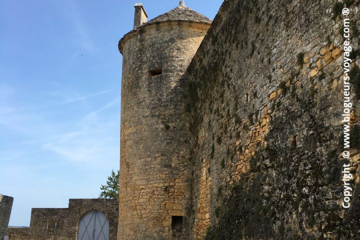 Château de Fenelon dans le Périgord en Dordogne