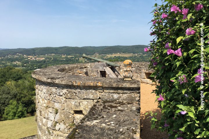 Château de Fenelon dans le Périgord en Dordogne