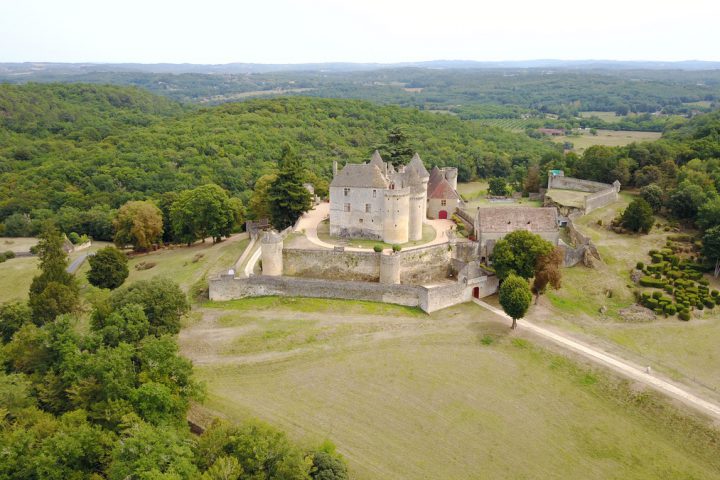 Château de Fenelon dans le Périgord en Dordogne